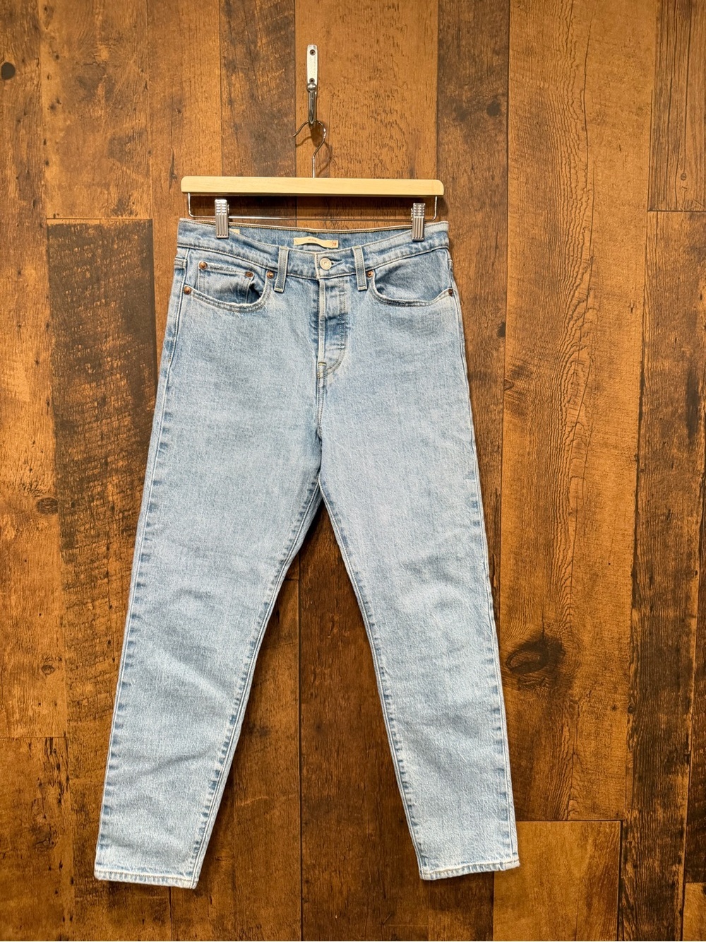 Levis wedgie straight light wash denim jeans size 28x28 EUC